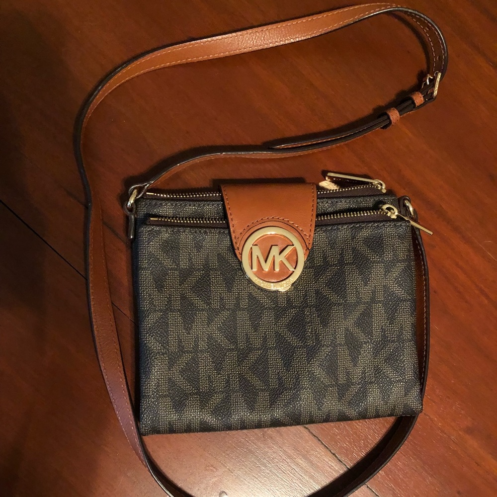 Michael Kors Logo Crossbody